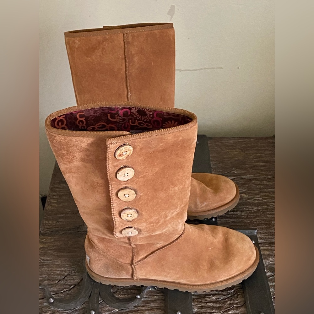 UGG BOOTS